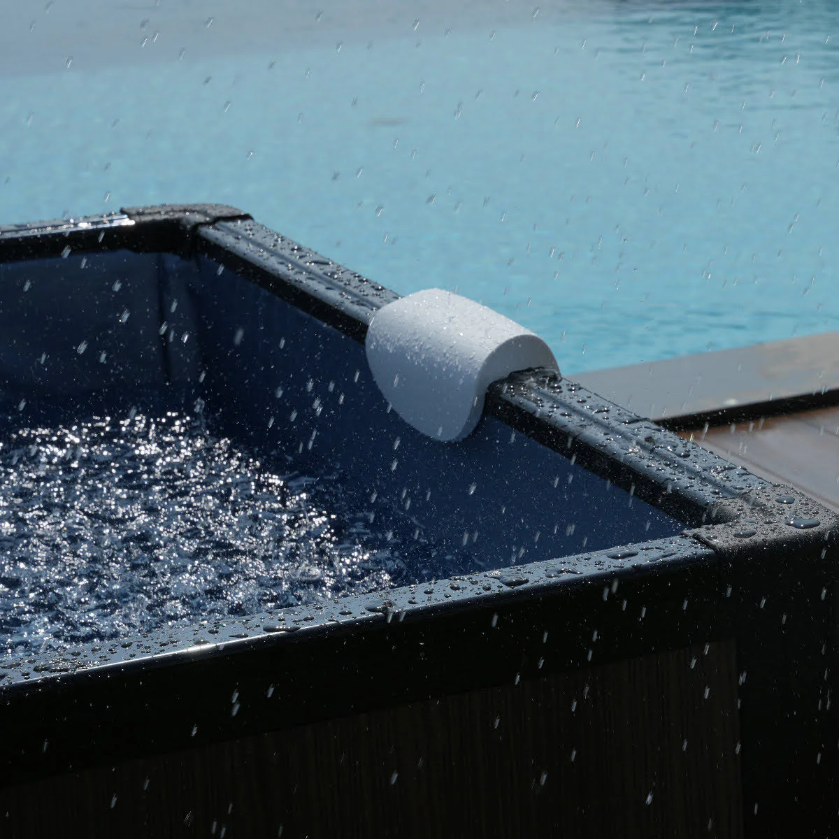 Eco-Foam 6 Person Inflatable Hot Tub - Kaedas