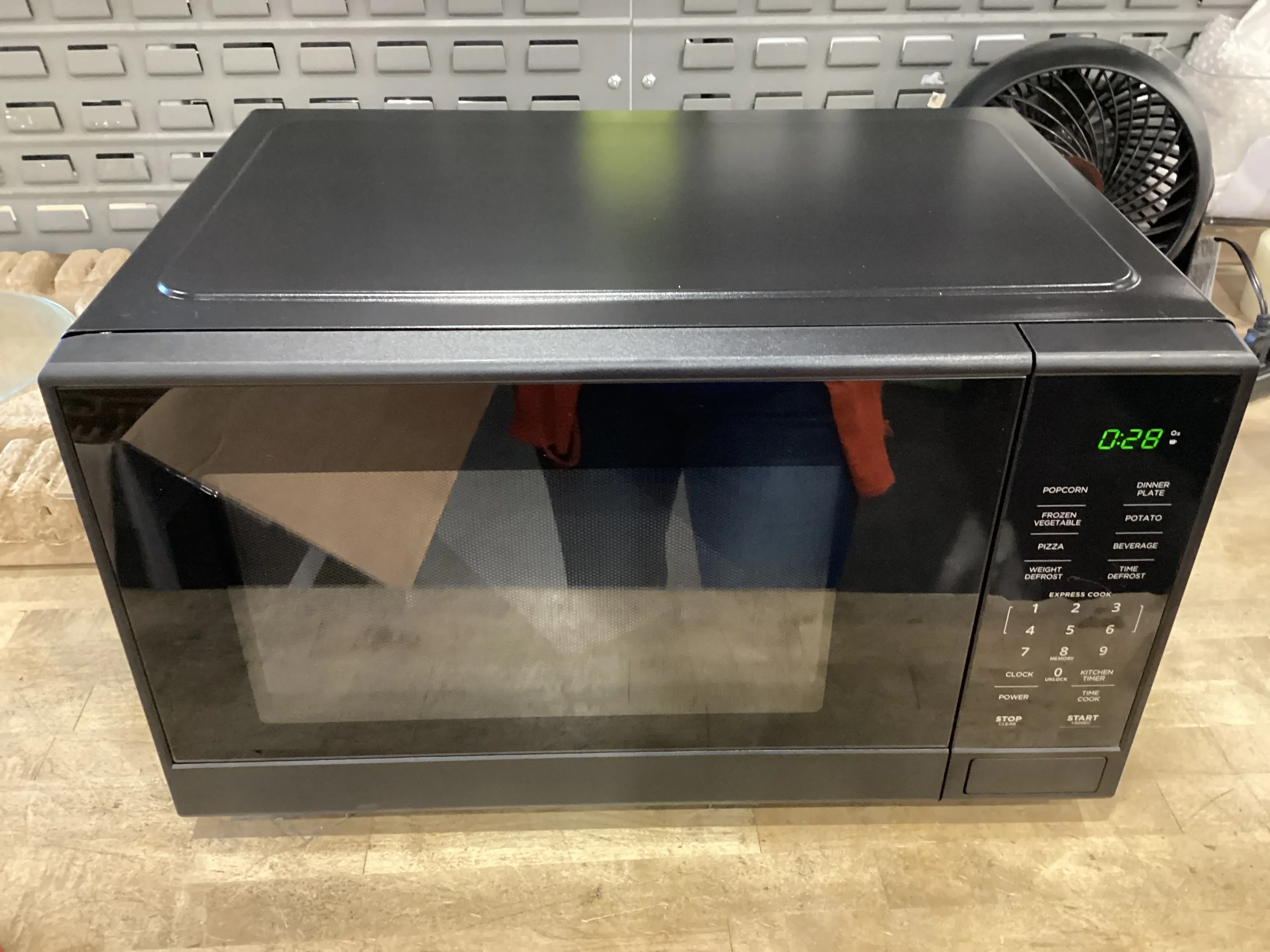 1.1 Cubic Feet Microwave Oven - 1000 Watts - Kaedas