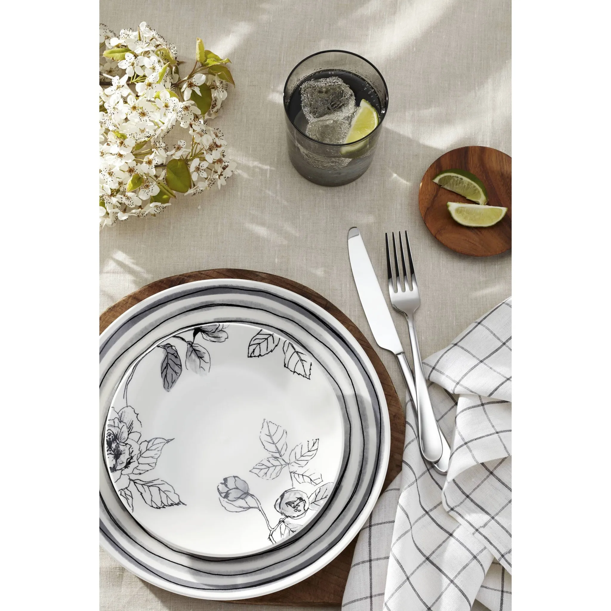 Oneida Sketchbook 12-Piece Dinnerware Set – Service for 4 in White - Kaedas
