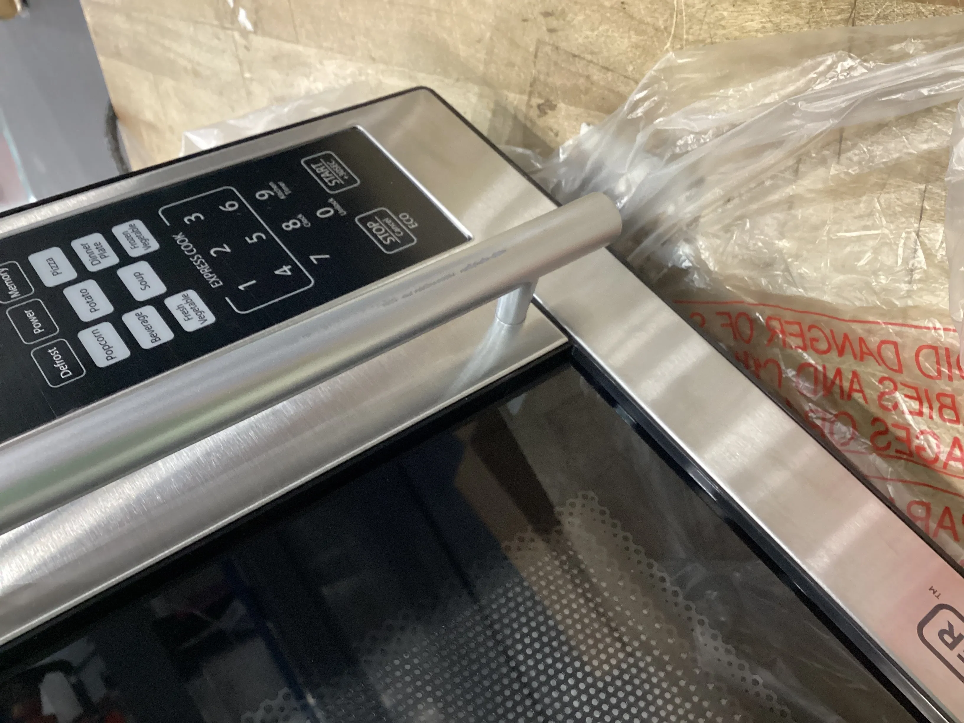 0.7 Cu Ft 700W Microwave Oven - Kaedas