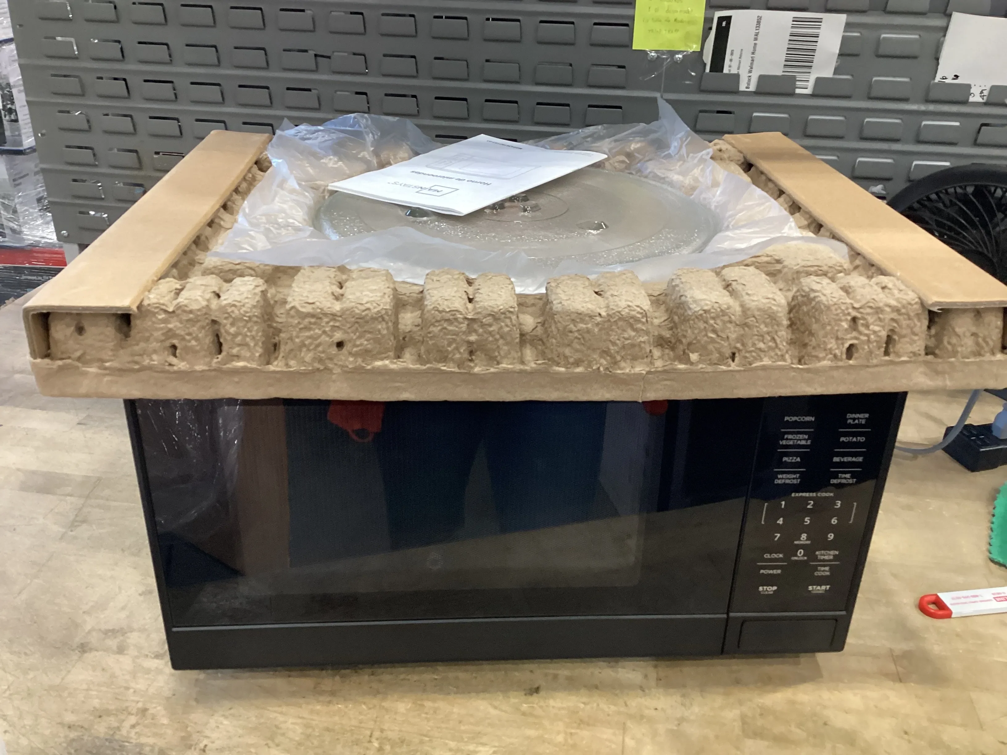 1.1 Cubic Feet Microwave Oven - 1000 Watts - Kaedas
