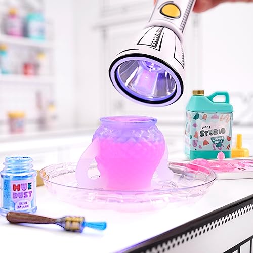 MGA's Miniverse Make It Mini Lifestyle Serie 2 - Mini-Sammlerstücke in Blindverpackung, Basteln, Harz-Spielset, Nachbildungen, Formen, Teekannen, Teetassen, Kerzen, Vasen - Für Sammler ab 8 Jahren - Kaedas