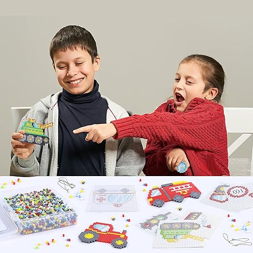 Homgaty 5000 Bügelperlen Vehicles Set, Steckperlen 5 mm Perlen mit Steckplatte, 18 Muster, Bügelpapier, Anhänger und Zubehör zum Basteln Handwerk für Kinder Geschenk (Vehicles, 5mm) - Kaedas