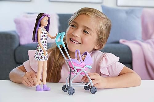 Barbie Skipper Babysitter Inc, Skipper mit braunen und lila Haaren, Baby, Kinderwagen, Babytrage, Zubehör, insgesamt 2 Puppen, Geschenk für Kinder, Spielzeug ab 3 Jahre,GXT34 - Kaedas