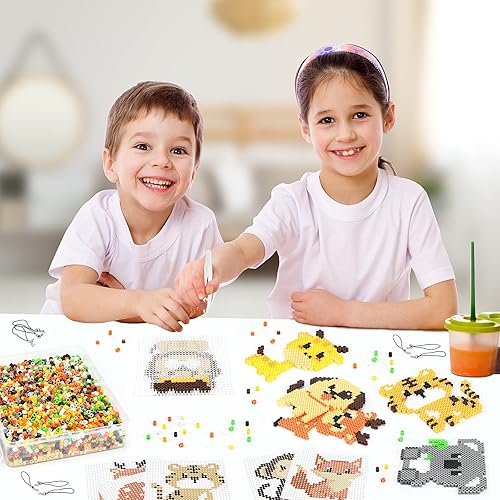 Homgaty 5000 Bügelperlen Vehicles Set, Steckperlen 5 mm Perlen mit Steckplatte, 18 Muster, Bügelpapier, Anhänger und Zubehör zum Basteln Handwerk für Kinder Geschenk (Vehicles, 5mm) - Kaedas